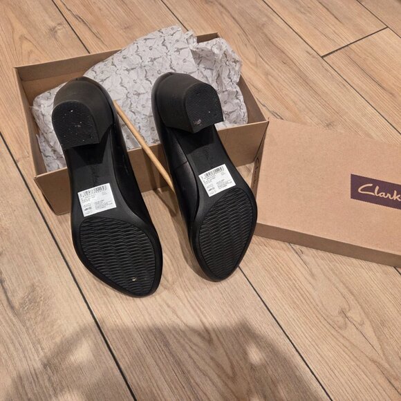 Clarks Leather brand new shoes in a box - Picture 4 of 5
